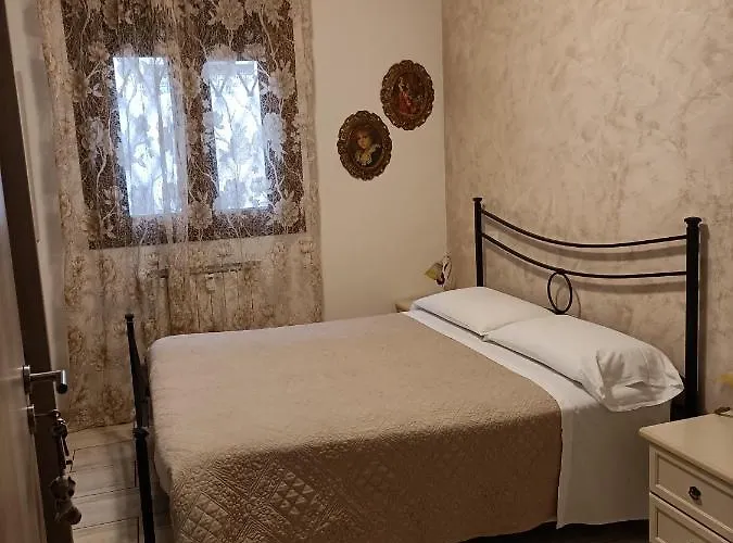 V Torre V Nigrisoli A Porta San Vitale Gasthof Bologna