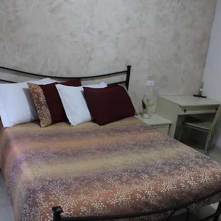 V Torre V Nigrisoli A Porta San Vitale Maison d'hôtes Bologne