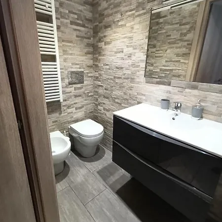 بيت ضيافة V Torre V Nigrisoli A Porta San Vitale بولونيا