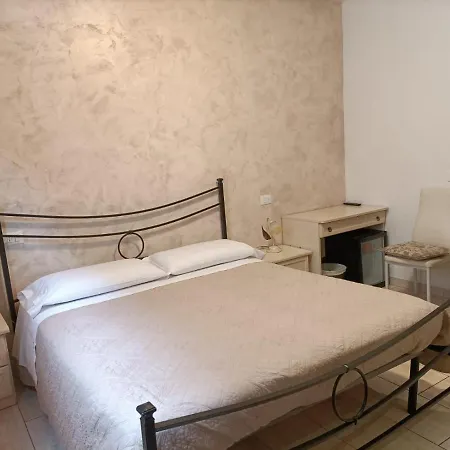 V Torre V Nigrisoli A Porta San Vitale 3* ボローニャ