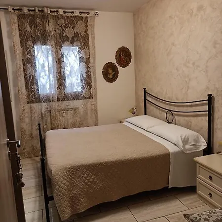 V Torre V Nigrisoli A Porta San Vitale Casa de hóspedes Bolonha