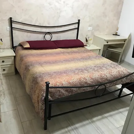 V Torre V Nigrisoli A Porta San Vitale 3* Болонья