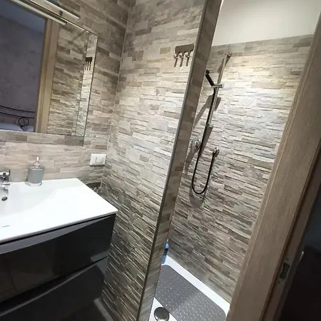 V Torre V Nigrisoli A Porta San Vitale Гостевой дом